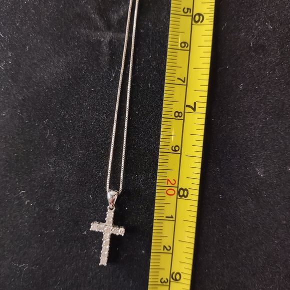 14 karat solid gold 12 diamond cross pendant with box link chain - Picture 8 of 12